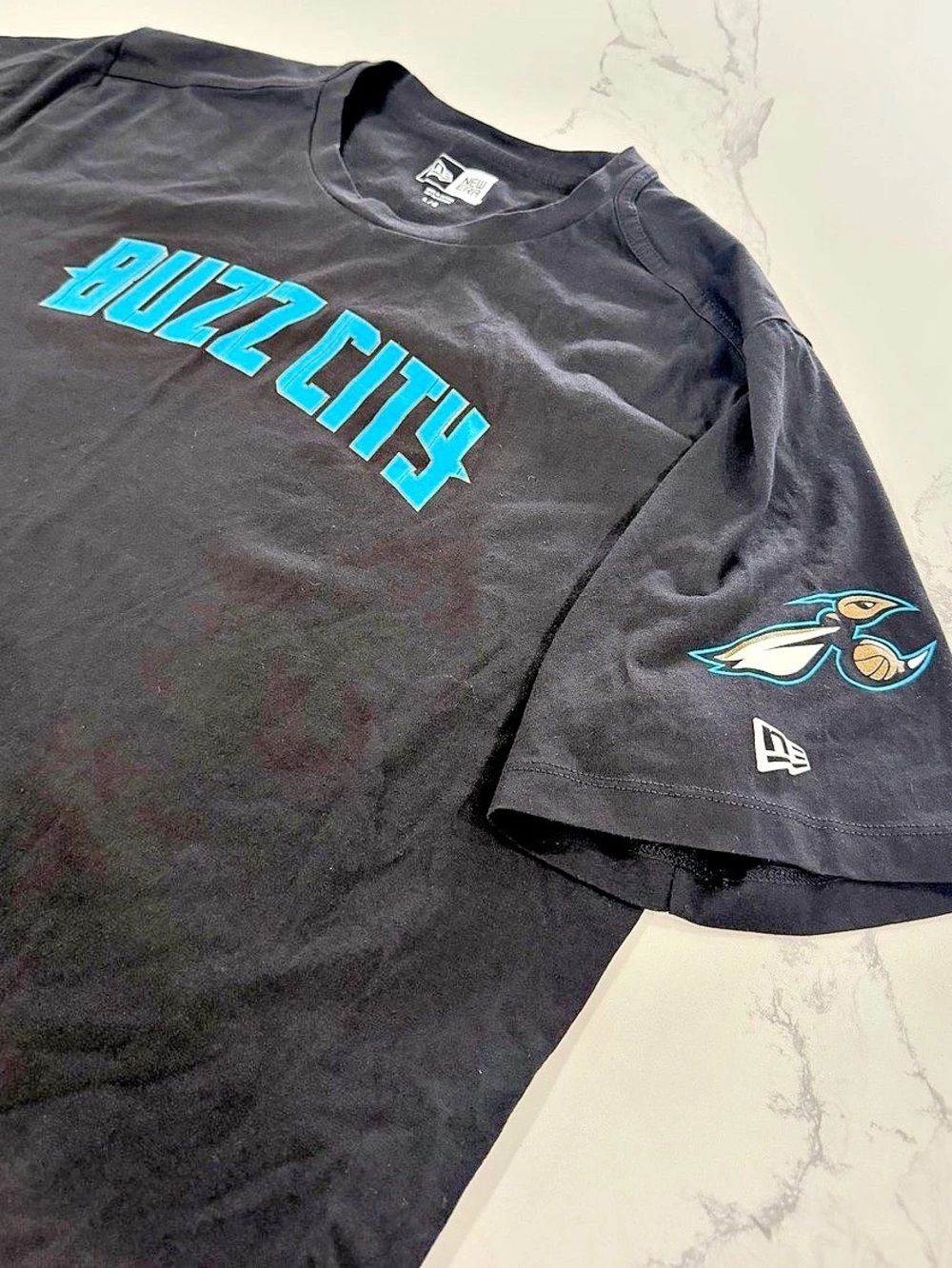 New Era Charlotte Hornets Buzz City NBA T-Shirt Men's Size Large Black